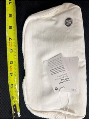 Lululemon Everywhere Belt Bag 1L White NWT — Crossbody